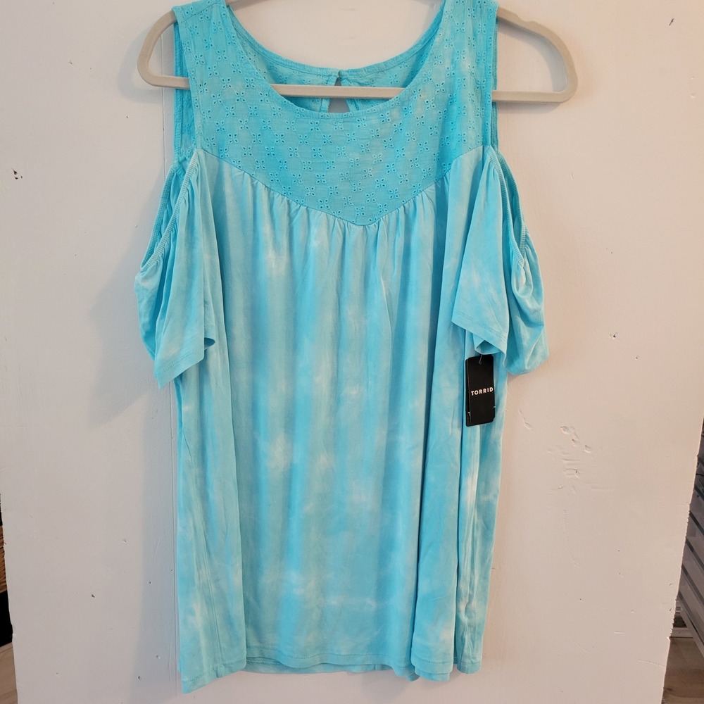 Torrid Cold Shoulder Top Womens 2 Blue Tie Dye Eyelet Lace Super Soft Short Slve - Picture 2 of 14